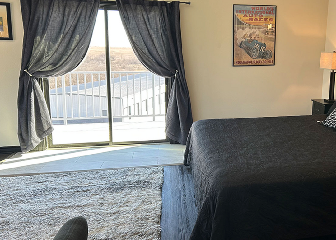 Weekend Stay Efficiency Hilton Suite (approx. 960 Sq. Ft.) @ Eagles Canyon Raceway