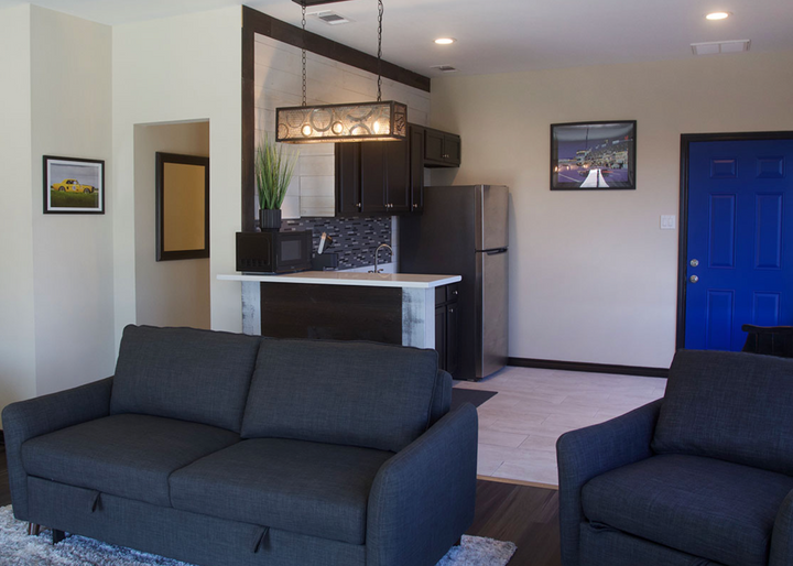 Weekend Stay Efficiency Hilton Suite (approx. 960 Sq. Ft.) @ Eagles Canyon Raceway